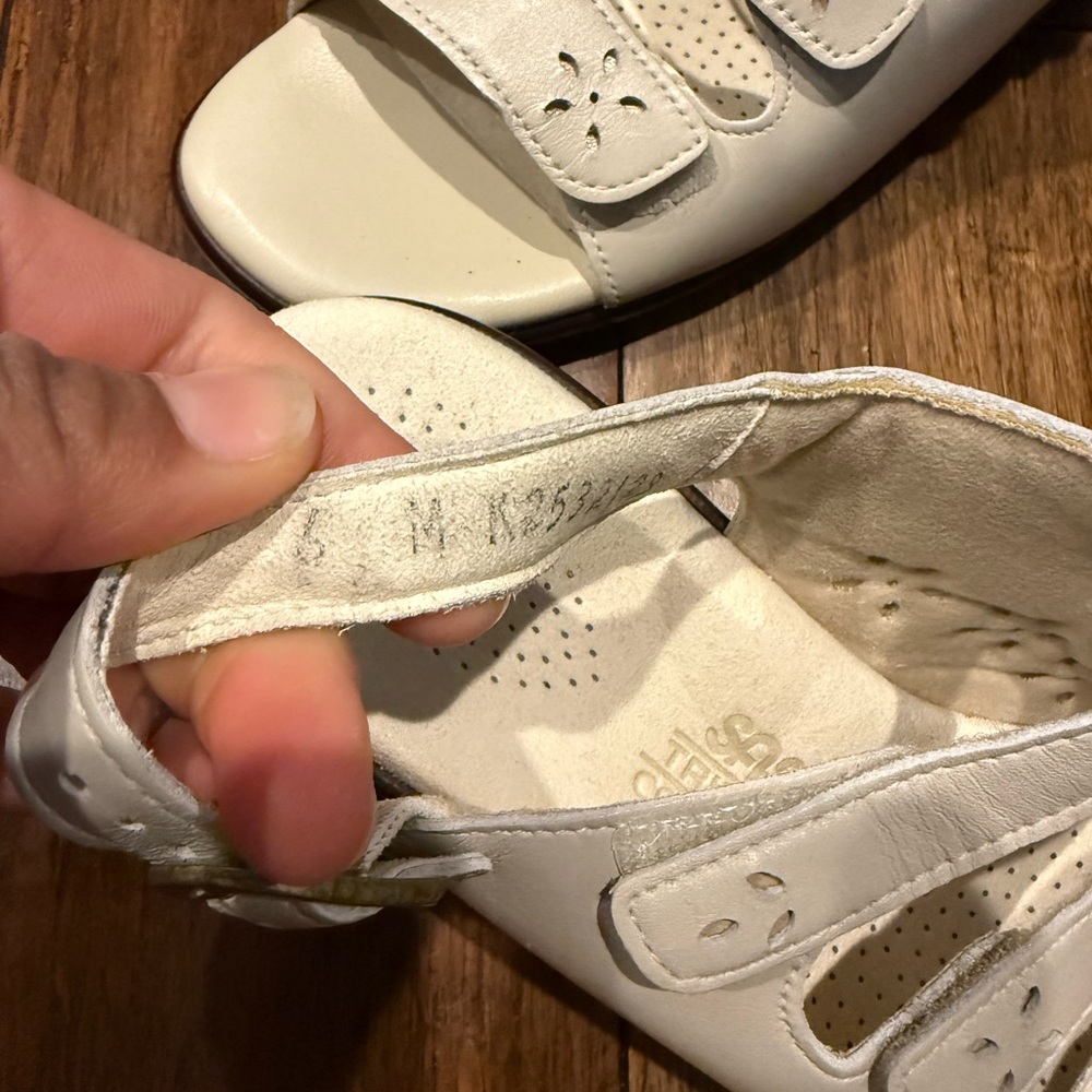 SAS Quatro Slingback Cream Sandals - Picture 7 of 9